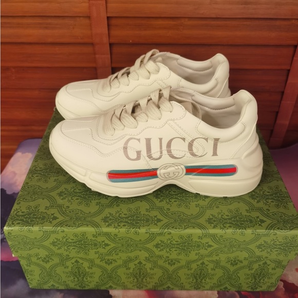 Gucci Women's Off-White Sneakers with Red and Green Stripes - Picture 1 of 5
